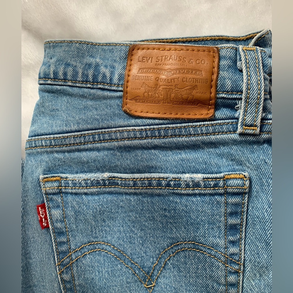 Light/Medium wash Levi’s.